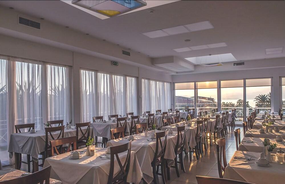 Delfinia Hotel Мораитика Экстерьер фото