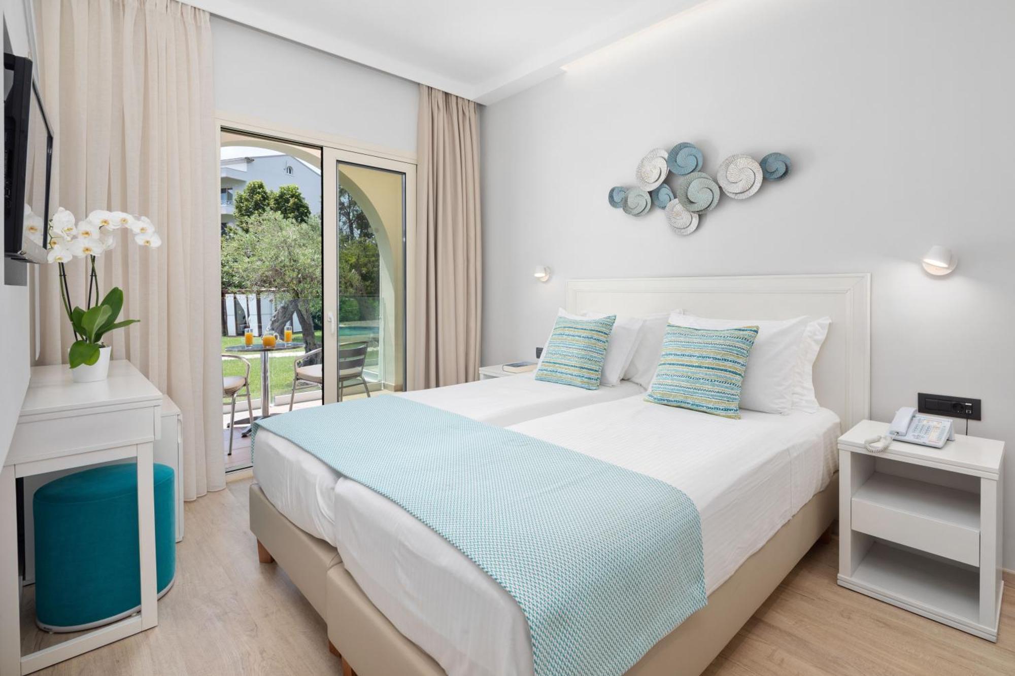 Delfinia Hotel Мораитика Экстерьер фото