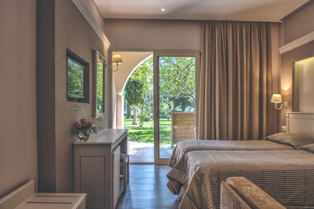 Delfinia Hotel Мораитика Экстерьер фото